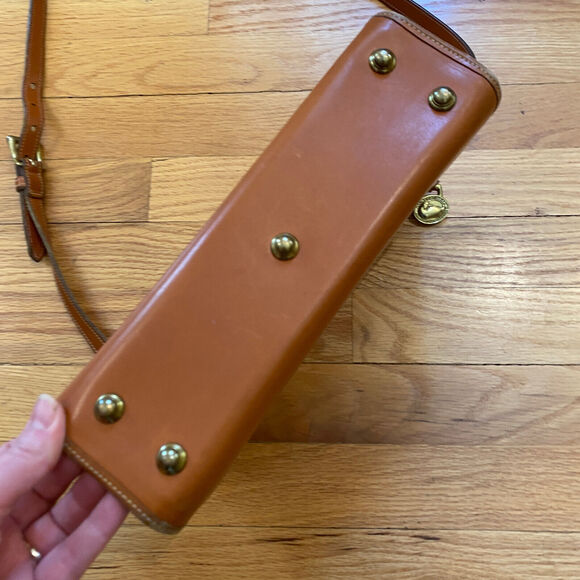 Vtg. Dooney & Bourke Pebble Leather Crossbody Bag Purse Taupe Brown Footed READ - Picture 4 of 10